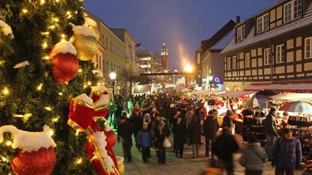 Tatort Weihnachtsmarkt. Hier in der Spandauer Fußgängerzone geschah die Tat - allerdings um 5.25 Uhr. Da standen zwar die Buden; es waren aber keine Besucher dort.