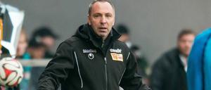 Unions Trainer Norbert Düwel steht derzeit in der Kritik. Wie lange hält der Verein noch an ihm fest?