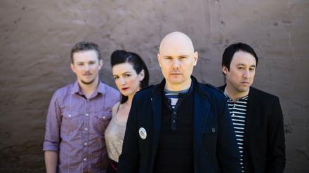 Grunge lebt. Die Smashing Pumpkins mit Frontmann Billy Corgan (Glatze).