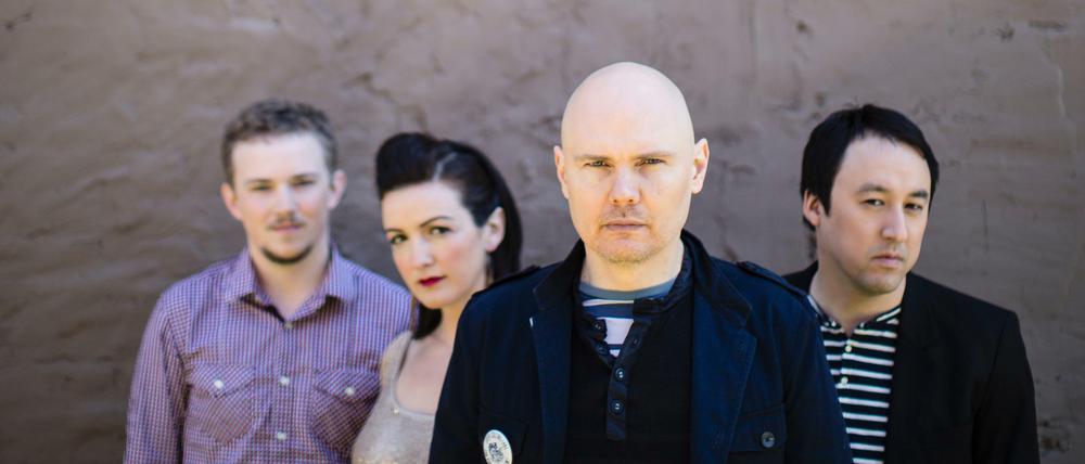 Grunge lebt. Die Smashing Pumpkins mit Frontmann Billy Corgan (Glatze).