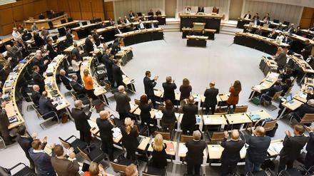 Besucher und Journalisten mussten am Donnerstag eine parlamentarische Fragestunde im Berliner Abgeordnetenhaus verlassen.