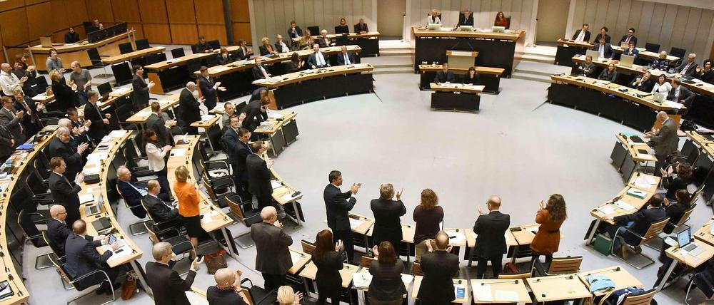 Besucher und Journalisten mussten am Donnerstag eine parlamentarische Fragestunde im Berliner Abgeordnetenhaus verlassen.
