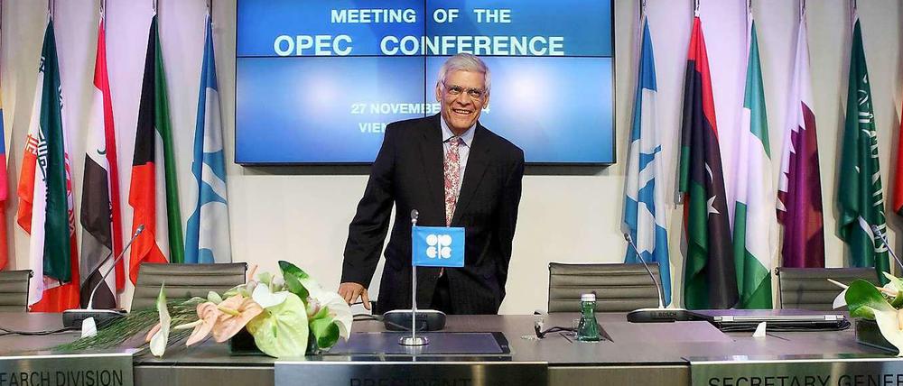 Geduldig. „Wir wollen abwarten, wie sich der Markt entwickelt“, sagte Opec-Generalsekretär Abdalla El-Badri am Donnerstag in Wien.