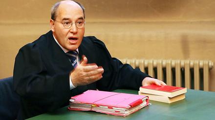 Gregor Gysi (Linke) ist neben seinem Bundestagsmandat anwaltlich tätig