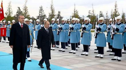 Verstehen sich prächtig. Die Präsidenten der Türkei und Russlands, Erdogan und Putin, am Montag bei dem Staatsbesuch in Ankara.