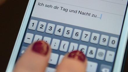 Im Wahn. Nachrichten wie die auf diesem gestellten Foto schicken Stalker ihren Opfern.