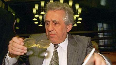 Egon Krenz während seines Prozesses 1997 in Moabit. Unser Kolumnist Werner Krätschell besuchte ihn später im Gefängnis.