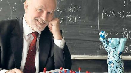Am Zug. Der Mathematiker Martin Grötschel leitet bislang die Einstein-Stiftung und das Zuse-Zentrum. 