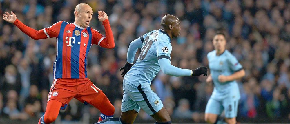 Eliaquim Mangala (r.) kann Arjen Robben in dieser Szene überraschen.