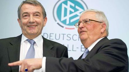 Wolfgang Niersbach (l.) und sein Vorgänger Theo Zwanziger.