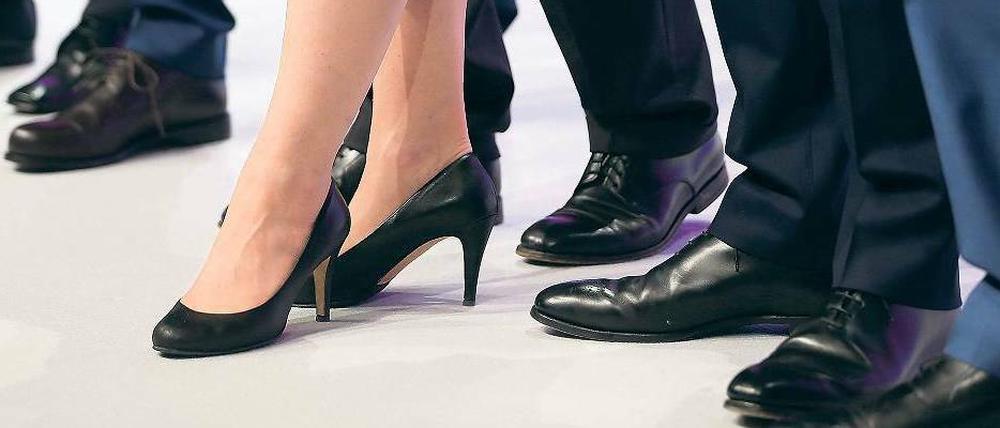 Mit oder ohne Pumps: Ab 2016 soll eine Geschlechterquote von mindestens 30 Prozent für Aufsichtsräte gelten.