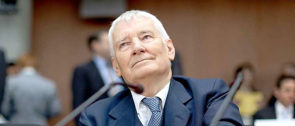 Der ehemalige Bundesinnenminister Otto Schily (SPD) sitzt am 15.03.2013 im Paul-Löbe-Haus in Berlin im Neonazi-Untersuchungsausschuss des Bundestages.