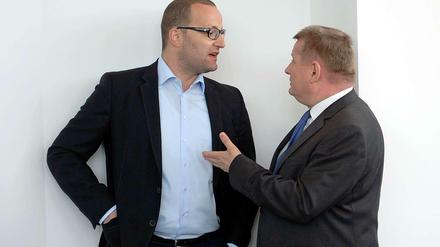 Gesundheitsexperte Jens Spahn (l.) und Bundesgesundheitsminister Hermann Gröhe haben zwar das gleiche Fachgebiet. Ansonsten könnten sie unterschiedlicher nicht sein.