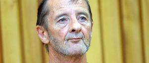 Phil Rudd. Bizarrer Auftritt des Schlagzeugers von AC/DC vor Gericht.