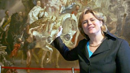 Franziska Nentwig 2008 im Märkischen Museum, dem Stammhaus der Stiftung Stadtmuseum, vor Ferdinand Kellers Monumentalgemälde "Kaiser Wilhelm der Siegreiche" (1888). Das Haus feierte seinen 100. Geburtstag.