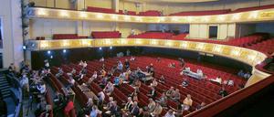 Der Admiralspalast in der Friedrichstraße. Hier kam es am Dienstagvormittag zu Übergriffen von Berliner Schülern auf Brandenburger Schüler.