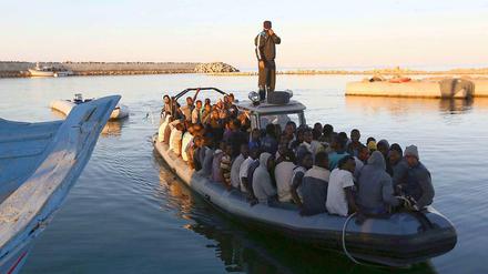 Auffanglager in Afrika werden den Flüchtlinge nicht helfen, kritisiert der SPD-Innenpolitker Veit.