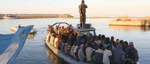 Auffanglager in Afrika werden den Flüchtlinge nicht helfen, kritisiert der SPD-Innenpolitker Veit.