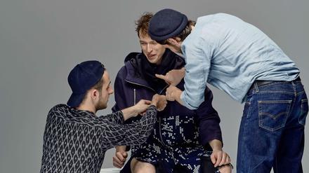 Preisträger Ulf Brauner zusammen mit Michael Sontag (rechts) und Model beim Fotoshooting. 