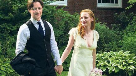 Das Hochzeitspaar El (Jessica Chastain) und Conor (James McAvoy).