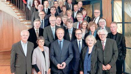 Wenn WDR-Intendant Tom Buhrow (erste Reihe, dritter von links) und der Rundfunkrat des Senders sich treffen, laufen sie im Funkhaus an sehr viel Kunst vorbei. Wie lange noch?