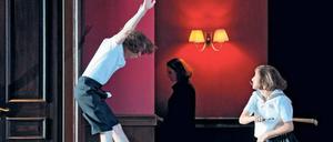 Thomas Lichtenecker als Miles, Sónja Grané als Flora in der Inszenierung der Staatsoper.