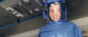 Bereit für den Ernstfall: Der Spezial-Rettungswagen in Königs Wusterhausen bietet umfassenden Schutz vor Erregern wie Ebola.