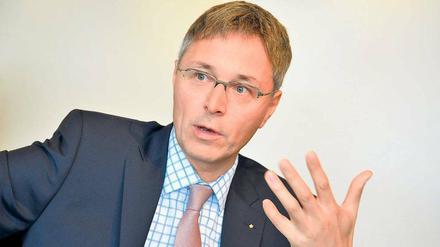 Jürgen Graalmann (46) hat am Institut für Versicherungswesen an der Fachhochschule Köln studiert, ging dann zur Barmer und wechselte 2006 zum AOK-Bundesverband. Seit dem 1. Oktober 2011 ist der gebürtige Ostfriese geschäftsführender Vorstand des Verbands.