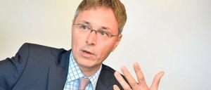 Jürgen Graalmann (46) hat am Institut für Versicherungswesen an der Fachhochschule Köln studiert, ging dann zur Barmer und wechselte 2006 zum AOK-Bundesverband. Seit dem 1. Oktober 2011 ist der gebürtige Ostfriese geschäftsführender Vorstand des Verbands.  