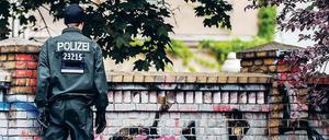 Die Polizei guckt, prüft – und kann die vielen Dealer im Görlitzer Park doch nicht vertreiben.