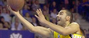 Vladimir Bogojevic trug von 1997 bis 2000 in 174 Spielen selbst das Alba-Trikot, wurde drei Mal Deutscher Meister und spielte insgesamt 57 Mal für die deutsche Nationalmannschaft.