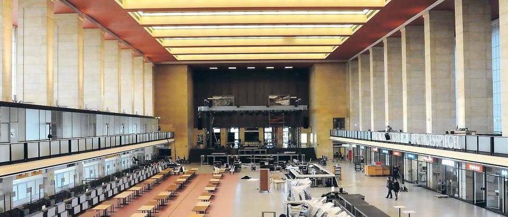 Die Tische stehen schon mal. Der Ball ist längst ausverkauft, mehr als 2000 Gäste dürfen in Tempelhof nicht feiern. Eine Sache wurde gestrichen: die traditionelle Tombola. 
