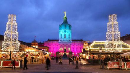 Königliches Ambiente. Der traditionelle Weihnachtsmarkt vor dem Schloss Charlottenburg ist einer der stimmungsvollsten in der Stadt.