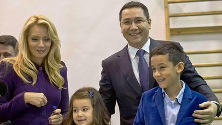 Rumäniens sozialdemokratischer Regierungschef Victor Ponta hat seine Niederlage bei der Präsidentschaftsstichwahl am Sonntag eingestanden.