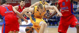 Kein guter Tag: Albas Niels Giffey verliert den Ball.