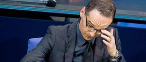Justizminister Heiko Maas kam mit Verspätung in der Bundestagsdebatte über sein Gesetzesvorhaben.