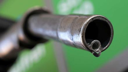 Durstig. Neuwagen verbrauchen deutlich mehr als die Hersteller angeben.