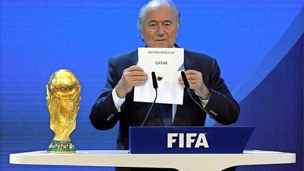 Joseph Blatter verkündet den Ausrichter der WM 2022: Katar.