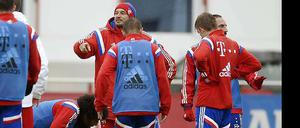 Bangen um Philipp Lahm: Der Bayern-Kapitän hat sich im Training verletzt. 