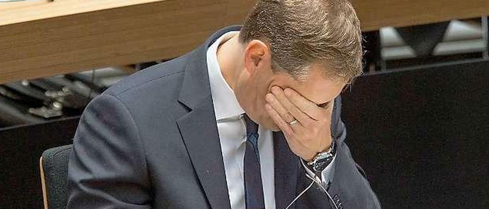 Wer hat jetzt schon wieder mit Sand geworfen? Michael Müller im Abgeordnetenhaus.