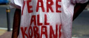"Wir sind alle Kobane". In Nikosia demonstriert ein Mann für eine Unterstützung der Kurden in der nordsyrischen Stadt.