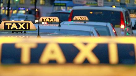 Zwei Taxifahrer wurden in Berlin innerhalb kurzer Zeit ausgeraubt.