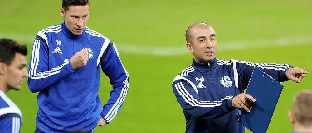 Vorgaben des neuen Trainers: Die Handschrift von Roberto Di Matteo (r.) war gegen Hertha BSC bereits zu erkennen.