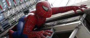 Okay, das ist nicht Potsdam, aber immerhin der Potsdamer Platz. Aber Spiderman klettert nicht nur hier bei Filmpremieren munter rum.