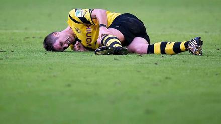 Am Boden. Dieses Bild mit Spieler Sebastian Kehl steht symptomatisch für die ganze Mannschaft.