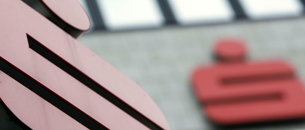Eine Sparkasse am Alexanderplatz wurde am Montagmittag überfallen.