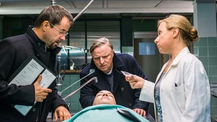 Mit 13,13 Millionen Zuschauern stellte die "Tatort"-Folge "Mord ist die beste Medizin" mit Jan Josef Liefers (li.) und Axel Prahl einen neuen Quotenrekord auf.