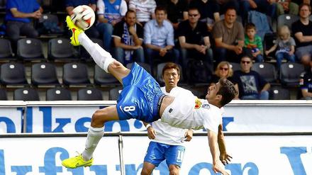 Kunstvoll und effektiv: Der VfL Bochum stürmt durch ein 5:1 in Frankfurt vorübergehend auf Platz zwei. 
