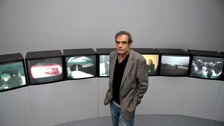 In seinen Werken befasste sich der deutsche Filmkünstler Harun Farocki mit der Bedeutung von Spielregeln in der Gesellschaft und dem Umgang der Medien damit. Hier bei einer Aufnahme aus dem Jahr 2013.