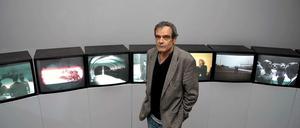 In seinen Werken befasste sich der deutsche Filmkünstler Harun Farocki mit der Bedeutung von Spielregeln in der Gesellschaft und dem Umgang der Medien damit. Hier bei einer Aufnahme aus dem Jahr 2013.